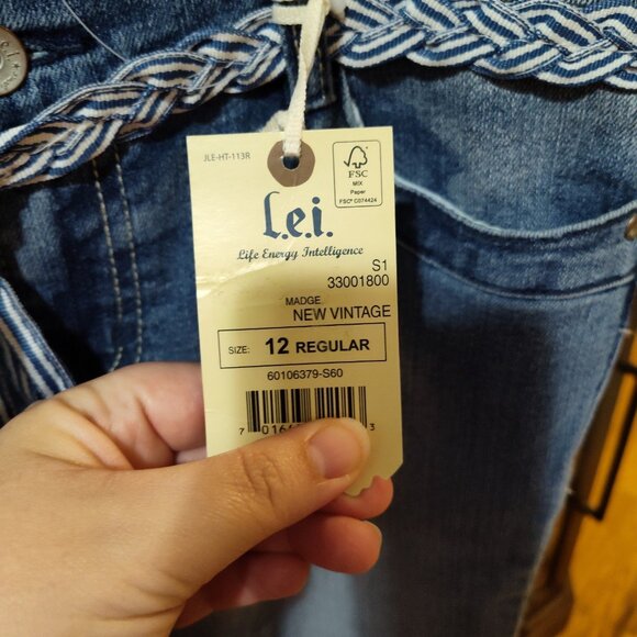 New girls size 12 LEI denim jeans with belt and white tee shirt - Picture 2 of 4